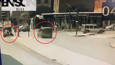 Hafif ticari aracın çarptığı motosikletin sürücüsünün öldüğü kaza kamerada