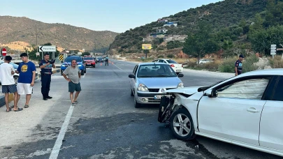 Otomobiller çarpıştı: 7 yaralı