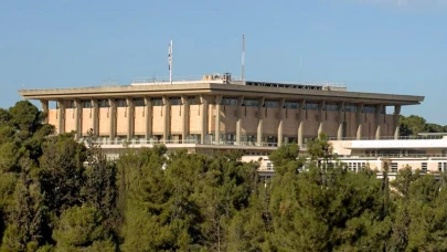 İsrail, BAE'deki tüm diplomatik personelini ve ailelerini tahliye edecek