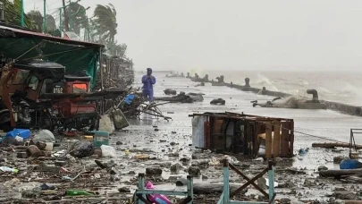 Süper Tayfun Ragasa yerleşim yerlerini sular altında bıraktı: 14 ölü! 3 binden fazla kişiye tahliye!