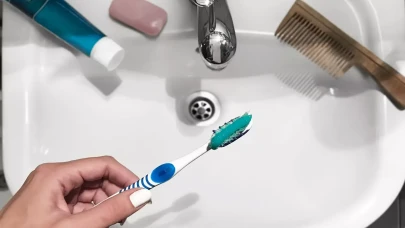 Günde kaç kere diş fırçalamak sağlıklı? Meğer geceleri fırçalamayanlar...