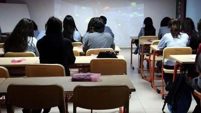 28 Ekim'de okullar tatil mi? Salı yarım gün mü, ders var mı?