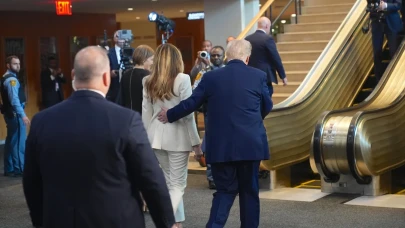 Trump'un ziyareti sırasında yaşanan olaylar, sabote edildi mi? Yürüyen merdiven arızalandı, teleprompter çalışmadı!