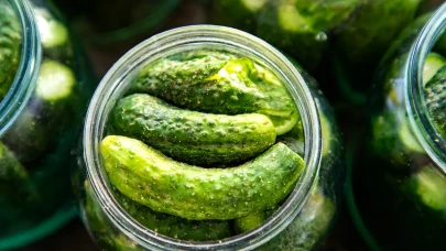 Sonsuza kadar tazeliğini koruyan salatalık turşusu tarifi! Şaşırtıcı sırrı sirkede ya da salatalıkta değilmiş