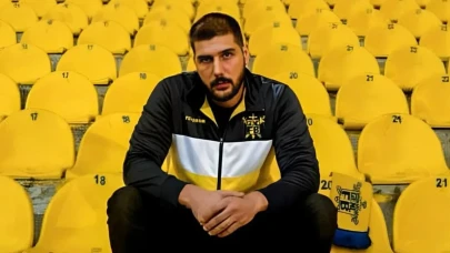 Fenerbahçe tribünlerinin renkli ismi Cem Gölbaşı'nın kim olduğu merak konusu oldu.