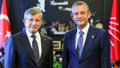 Ahmet Davutoğlu'ndan Özgür Özel'e tebrik mesajı