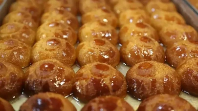 Çay Saatine Renk Katacak Lezzet: Şekerpare Tarifini Mutlaka Deneyin!