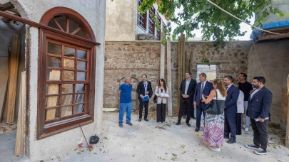 Başkan Tugay, İzmir'in Tarihi Yapılarını Koruma İçin Yeni Bir Plan Açıkladı!