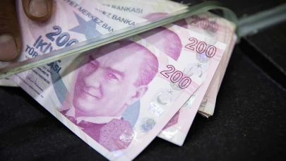 200 TL'nin dolar karşısındaki değeri 131 dolardan 4,6 dolara düştü