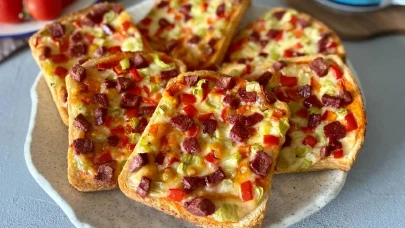 Bayat ekmeklerle yapılan pratik pizza tarifi sofraların favorisi oldu!