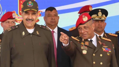 Maduro'ya yakın bir komutan görevden alındı, Venezuela'da gerilim artıyor