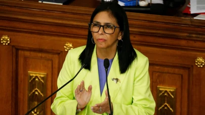 Venezuela'nın geçici başkanı Delcy Rodriguez, CIA'e o dosyayı teslim etti