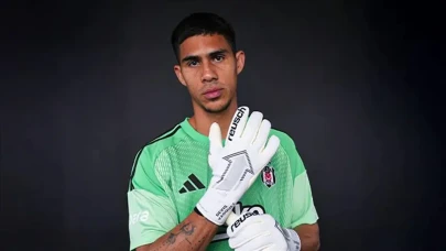 Beşiktaş'ın Kaleci Rotasyonu Şaşırtıyor: Devis Vasquez Rizespor Maçında Formayı Kaptı mı, Ersin Destanoğlu Yedeklerde mi?