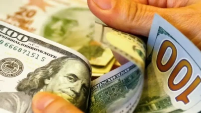 Döviz piyasasında sıcak gelişmeler: Dolar zirveye mi tırmanıyor, Euro mu değer kaybediyor?