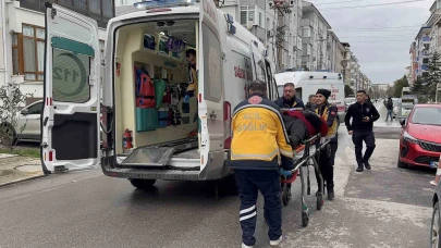Edirne'de Kocasinan Mahallesi'nde gerçekleşen trafik kazasında 2 araç çarpıştı, 2 yaralı var. Polis olayı araştırıyor