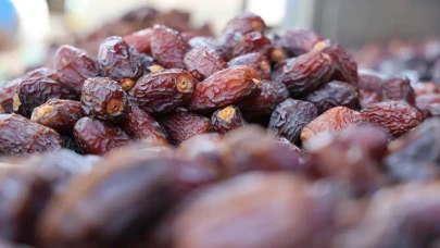 Ramazan'a hazır olun! Hurmalar tezgahlardaki yerini aldı, fiyatları 90 TL ile 650 TL arasında değişiyor