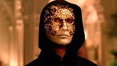 Eyes Wide Shut filmindeki kayıp sahnelerin yokluğu tartışılıyor: Kubrick'in ölümünden sonra sansür mü devreye girdi?