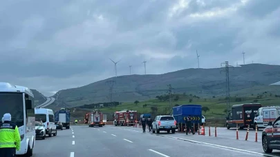 F-16'nın Düşmesi Sonucu Kapatılan İzmir - İstanbul Otoyolu Yeniden Ulaşıma Açıldı