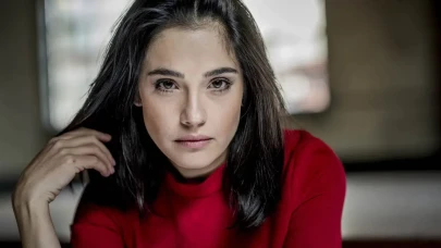 39 yaşındaki Türk oyuncu Funda Eryiğit, başarılı kariyerine devam ediyor