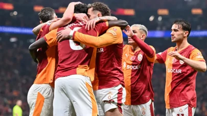 Galatasaray, Şampiyonlar Ligi'nde Juventus'u 5-2 mağlup ederek tarihe geçti ve ilk Türk takımı oldu