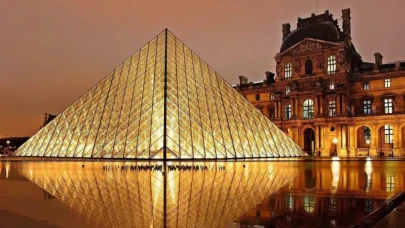 Louvre Müzesi'nde 10 Yıllık Bilet Dolandırıcılığı Skandalı! Dokuz Kişi Yargılanacak