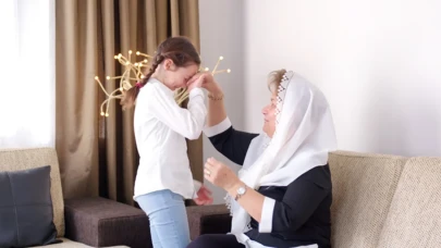 Babanın ve Annenin Ellerini Öpmek Rüyasının Anlamı ve Yorumu Nedir?