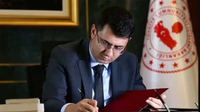 Uşak Valisi Serdar Kartal: Kariyeri ve Başarılarıyla Tanınıyor