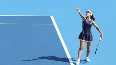 Zeynep Sönmez'in Dubai Tenis Şampiyonası'ndaki elenme sebebi ve Sara Bejlek karşısındaki skor bilgisi açıklandı!