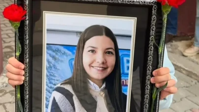 Türk edebiyat dünyasının sevilen ismi Bahar Akbalık'ın hayatı ve öğretmen kimliği merak konusu