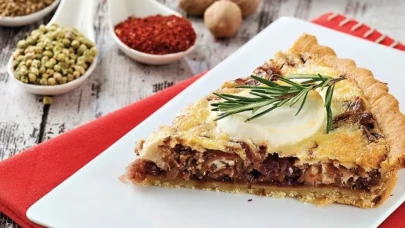 Hafif Baharatlı Kırmızı Soğanlı Tart Tarifiyle Leziz Bir Tatlı Molası