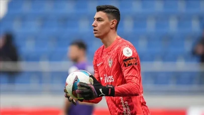 Milli kaleci Berke Özer'in Fransız model Gloria Dinov ile ilişkisi gündemde!