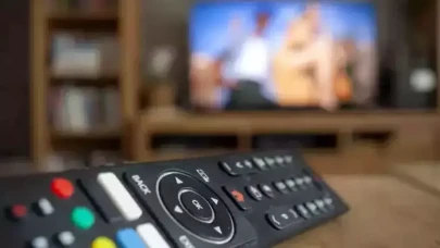 30 Mart 2026 akşamı televizyonda hangi diziler var? Uzak Şehir'de heyecan dorukta!