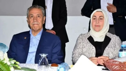 Bülent Arınç'ın Eşiyle İlgili Merak Edilenler! Münevver Arınç'ın Yaşı, Kökeni ve Aile Durumu Hakkında Detaylar Ortaya Çıktı!