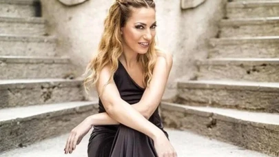 Ünlü şarkıcı Deniz Arcak'ın yaşını, kökenini, mesleğini, fiziksel özelliklerini ve medeni durumunu merak edenler için detaylar!