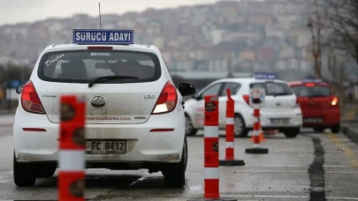 Direksiyon sınavından geçemeyince babasıyla birlikte eğitmene saldırdı