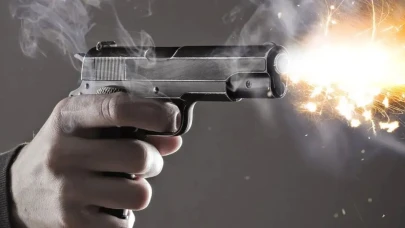 Eşiyle çıkan kavgayı sokağa taşıdı, Esenyurt'ta paniğe neden oldu!