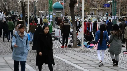İran, 12 yaş ve üzeri gönüllüleri ülkeyi korumaya davet etti!