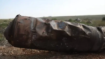 Elad kırsalında imha edilen füze, İsrail'in hedeflerinden birini etkisiz hale getirirken görüntülendi