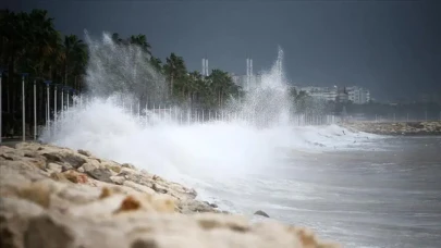 Meteoroloji Uyardı: Akdeniz’de Kuvvetli Fırtına Gün Boyu Etkili Olacak