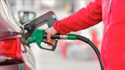 Akaryakıt Fiyatları Değişiyor: Motorin ve Benzine Zam Yolda mı? Güncel Fiyatlar İçin Gözler Yine Pazarda!
