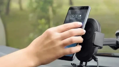 ÖN CAMA TELEFON KOYMAK KESİNLİKLE YASAK! Haberi veriyoruz: Ön Camda Telefon Kullanımı Artık Yasak, Cezası Belli Oldu!