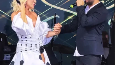 Seda Sayan'ın Sahne Performansında Oluşan Komik Durum! Evlilik Tarihini Unutması Gülüşmelere Neden Oldu!