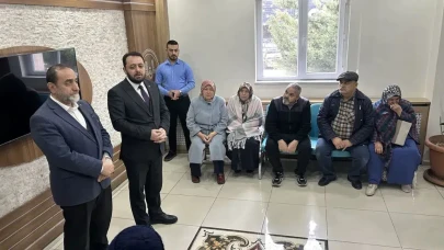 Umre Hayali Gerçek Bir Kabusa Dönüştü! 125 Kişi Paralarını Verdi, Aranan Tur Şirketi Ortada Yok!