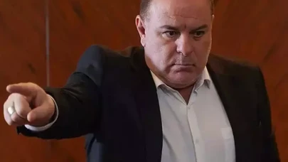 Ünlü oyuncu Burak Sergen'in kardeşi Toprak Sergen ile arasının neden açıldığı merak konusu oldu