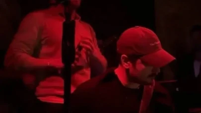 Çağatay Ulusoy, Sürpriz Bir Aşk Gösterisiyle Şaşırttı: Aslıhan Malbora'ya Özel Gitar Performansı Sergiledi!