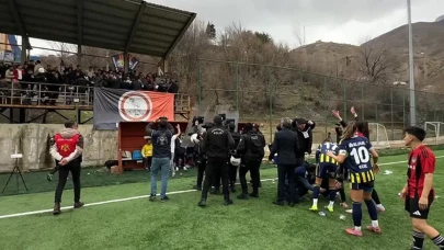 Fenerbahçe’ye Yüksekova’da Silahlı Saldırı: Canlı Yayın Aracı Hasar Aldı!