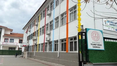 İlkokul öğrencilerine tavan sıvası korkulu anlar yaşattı!