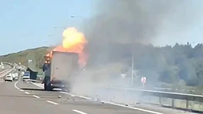 Kuzey Marmara Otoyolunda Korkunç Kaza! Alevler Arasında Yanan Tır Büyük Panik Yarattı