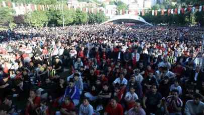Kâğıthane'de Dünya Kupası coşkusu dev ekranlarda zirve yaptı!