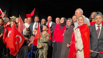 Erzurum'da minikler, 15 Temmuz ruhunu canlandırdı ve unutulmaz bir performans sergiledi!